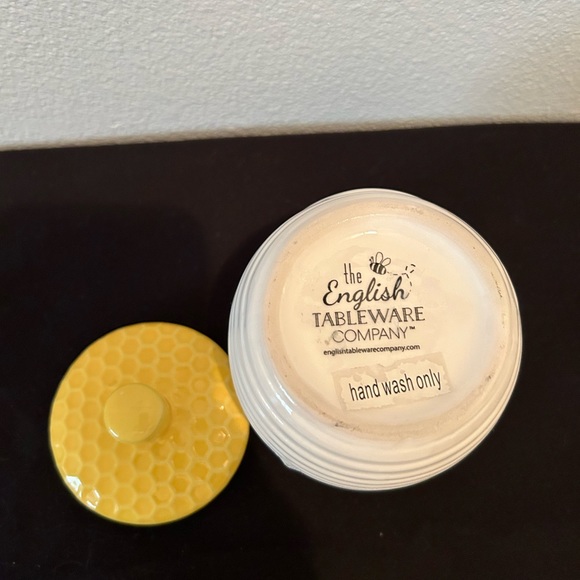 The English Tableware 4.75” H “Bee Sweet” honey jar - Picture 3 of 6